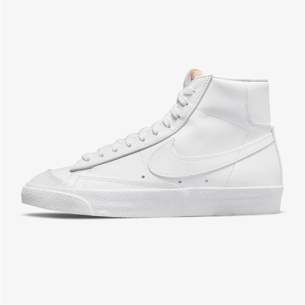 NWT White Mid Blazer ‘77